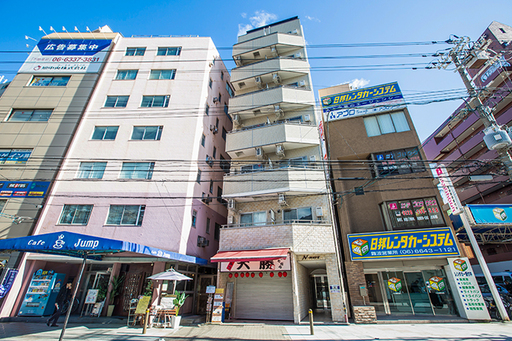 難波駅から徒歩3分のお店