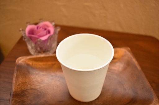 お飲み物をお出ししていま