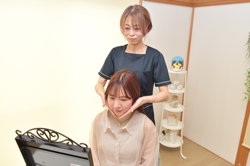 シュッと引き締まった小顔