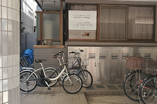 建物外に看板アリ
