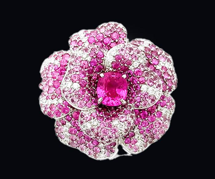 ピンクサファイアとダイヤモンドのブローチ